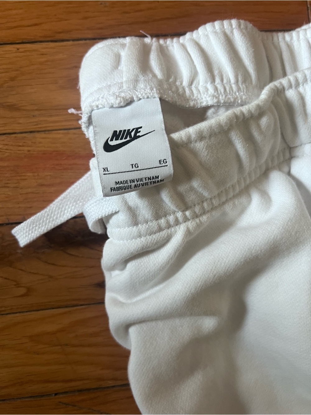 Lot of 4- includes 2 pair Nike and 2 pair Aeropostale. All size adult/women XL - Picture 2 of 7